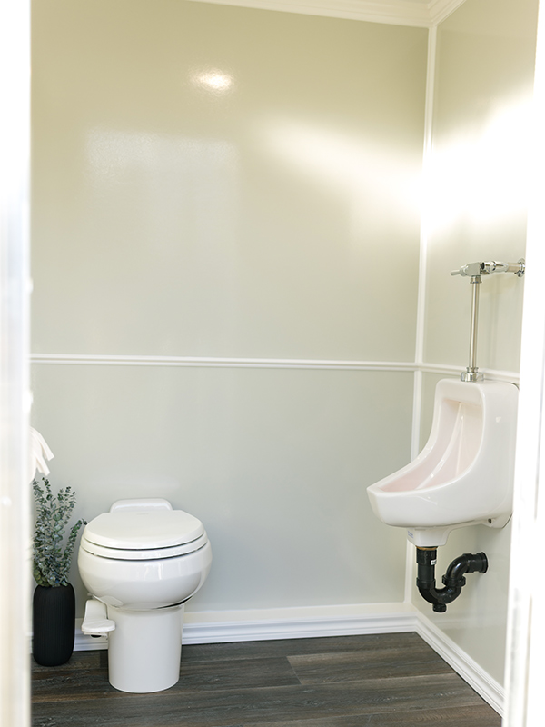 High Quality Rentals - Washroom Trailer